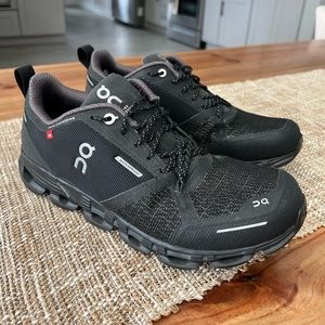 Women's On Cloud Black Waterproof Running Shoe Size 9